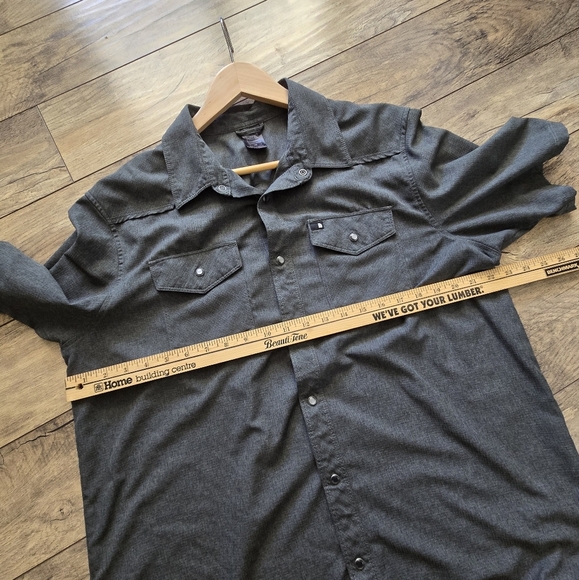 The North Face Men's Grey Button-Up Large Shirt - Picture 9 of 12